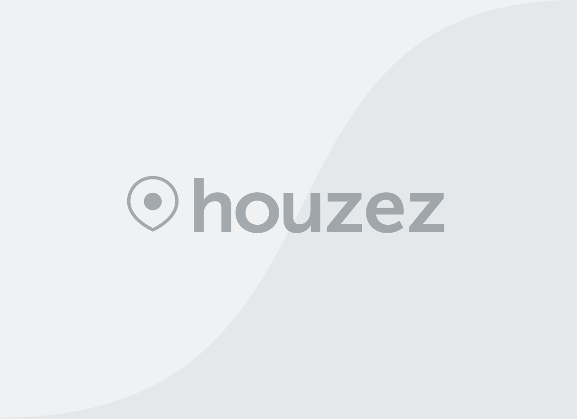 Property Link is delighted to offer this immaculate, purpose-built one-bedroom ground-floor flat